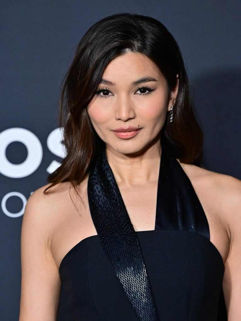 GEMMA CHAN NHẬP VAI SELINA TAN HỨA HẸN 007 FIRST LIGHT BÙNG NỔ 007 First Light